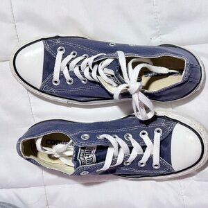 Converse Chuck Taylor All Star Low Tops – Blue – Women’s Size 8